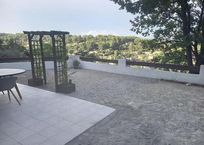 Vue Magnifique, Jardin Et Petit Cocon En Provence